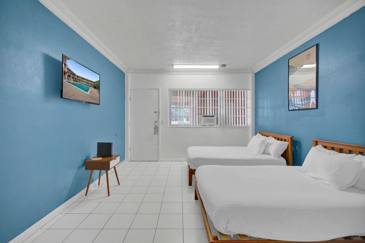 Private Hallandale Beach Studio Wbath Walking Distance To The Beach Pool Free Parking Екстер'єр фото