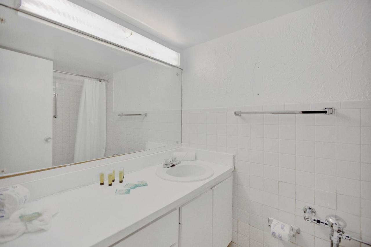 Private Hallandale Beach Studio Wbath Walking Distance To The Beach Pool Free Parking Екстер'єр фото