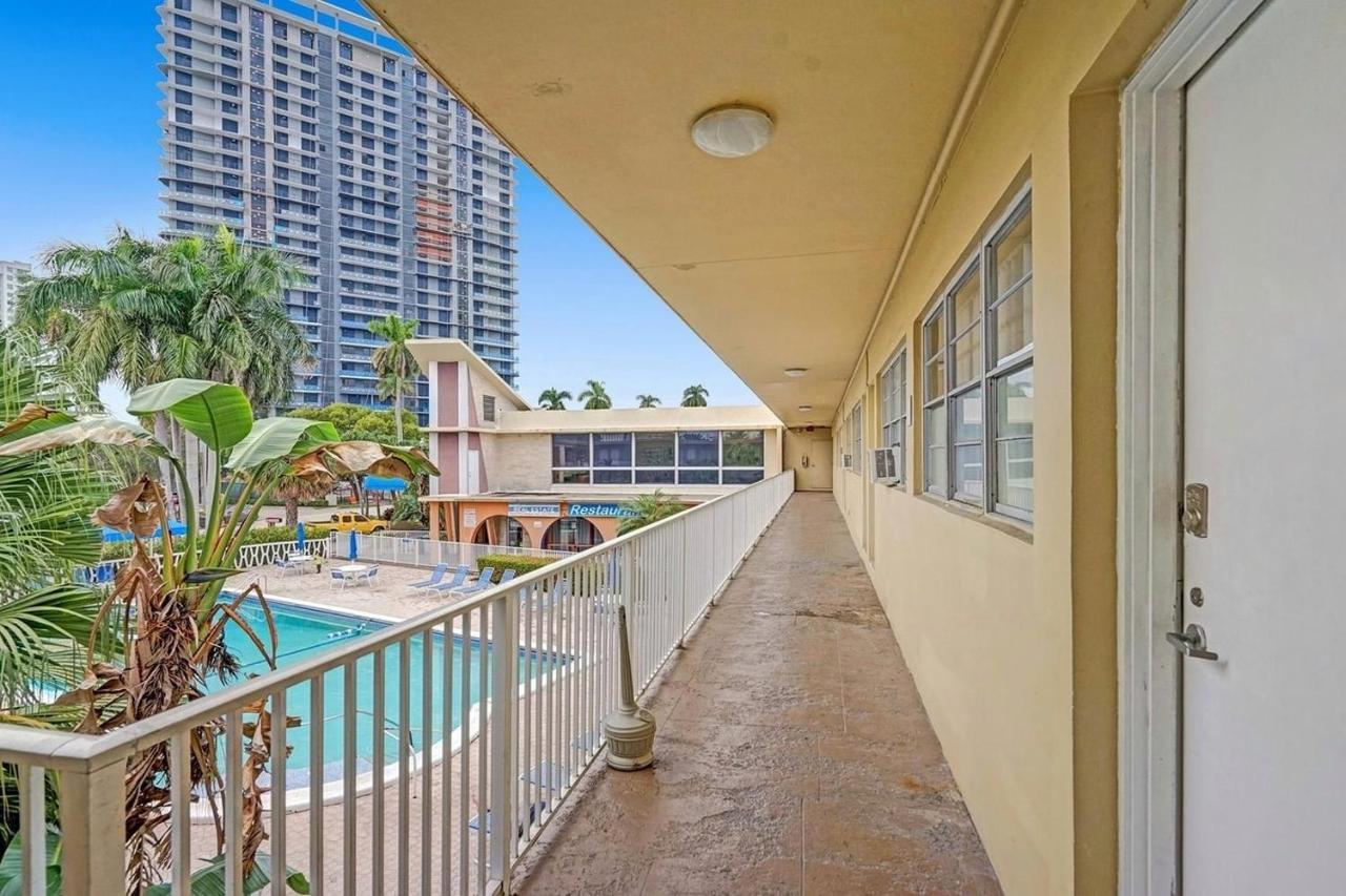 Private Hallandale Beach Studio Wbath Walking Distance To The Beach Pool Free Parking Екстер'єр фото