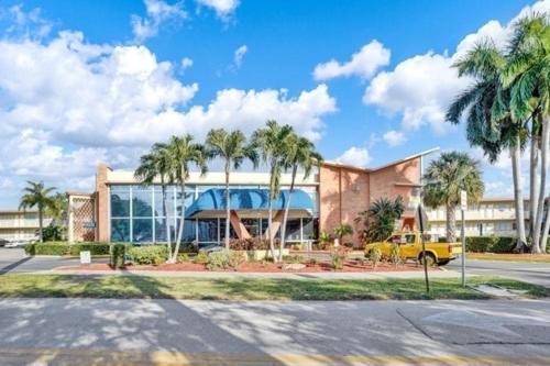 Private Hallandale Beach Studio Wbath Walking Distance To The Beach Pool Free Parking Екстер'єр фото